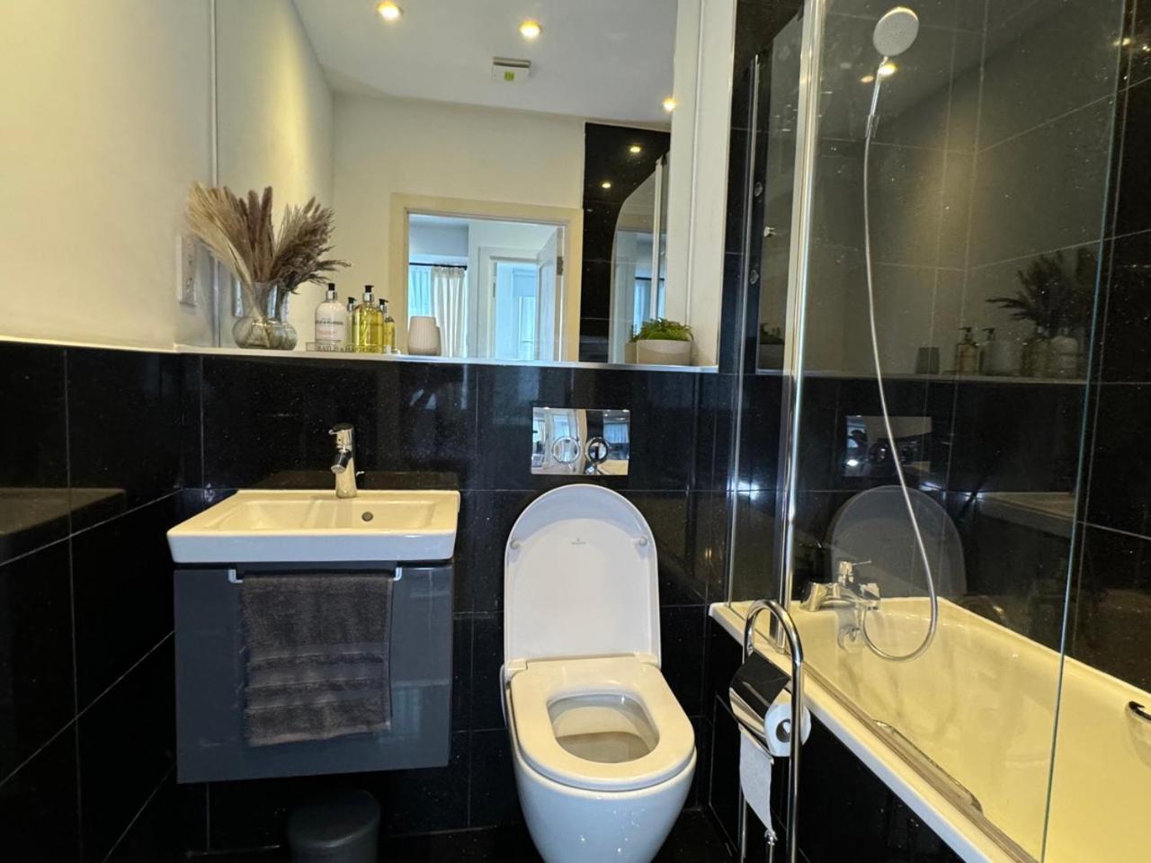Luxury 2 Bedroom Apartment In Central Croydon With Free Parking Ngoại thất bức ảnh